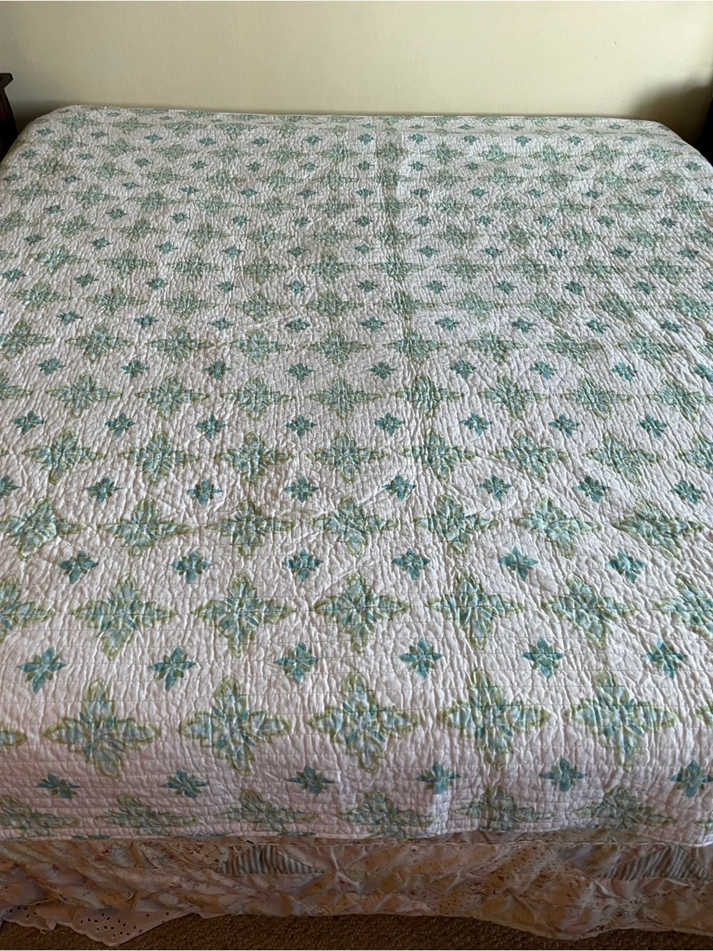 Tahari Home Lomon Kaze Quilt Comforter Blue Tones w/ Geometric Floral 88